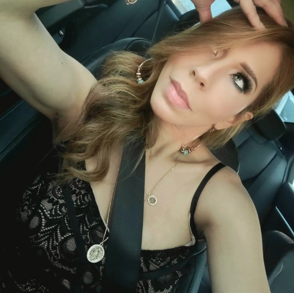 Meet your Posh Ambassador, Amy - Picture 10 of 16